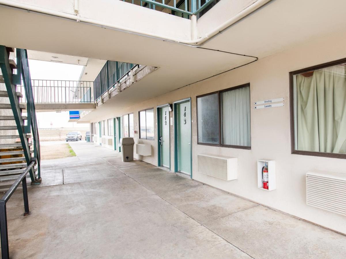 Regency Inn Tulsa Oakhurst Exterior foto